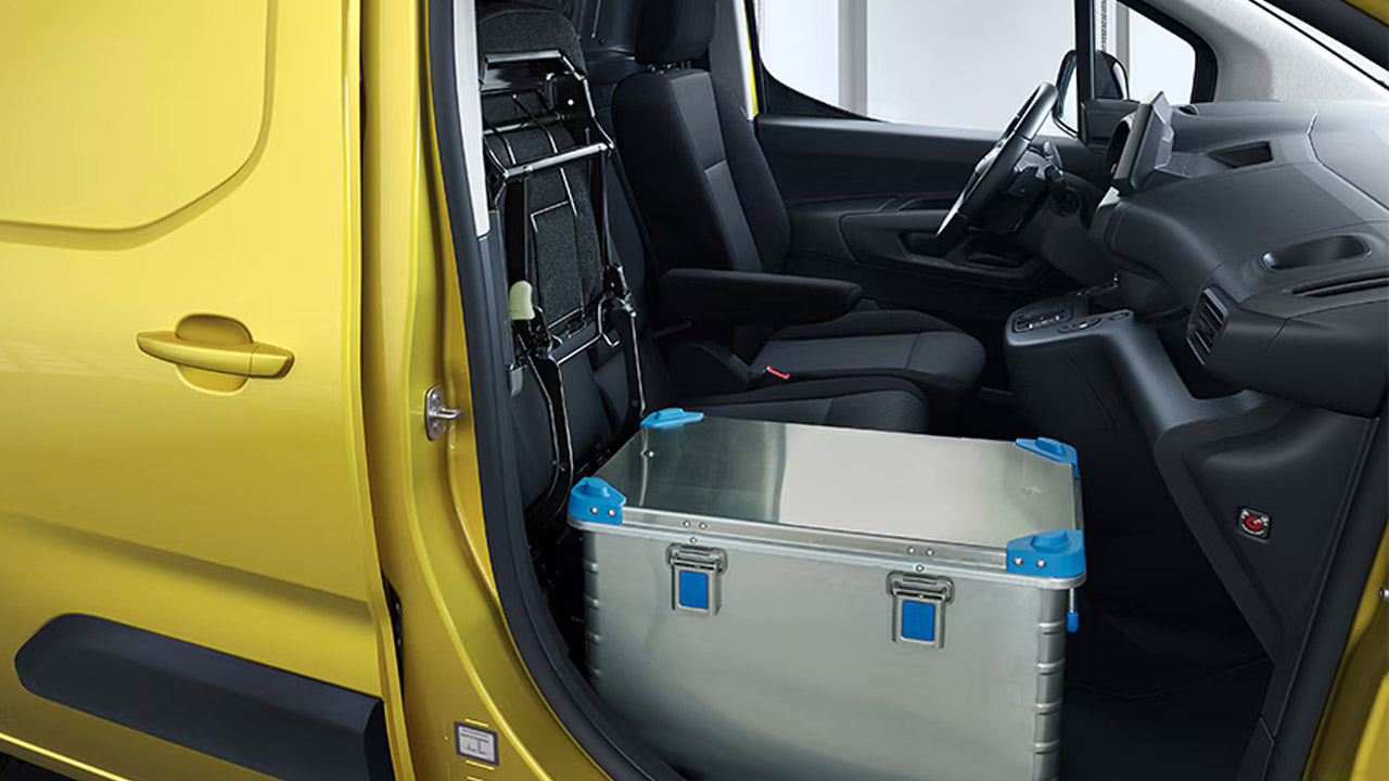 Opel Combo Van - Všestrannosť - Sklopné sedadlo spolujazdca Opel Combo Van