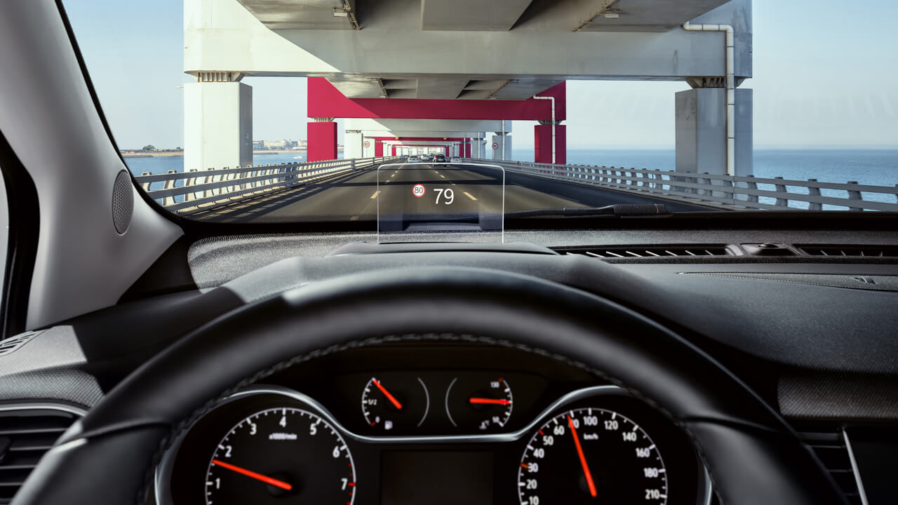 Opel Crossland - Bezpečnosť - Projekčný displej Opel Crossland
