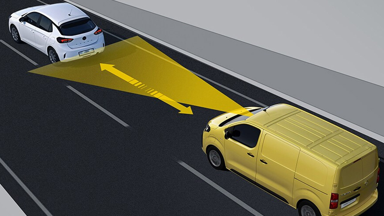 Opel Vivaro - Podpora vodiča - Systém upozornenia na hroziacu čelnú zrážku Opel Vivaro